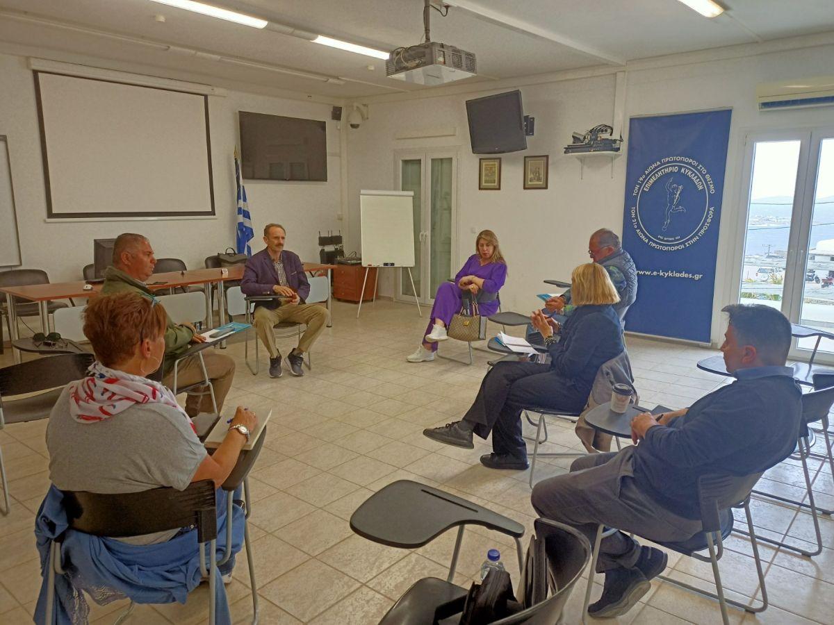 Συνάντηση του Επιμελητηρίου Κυκλάδων με Επιχειρηματίες-μέλη και Φορείς στη Μύκονο Συνάντηση του Επιμελητηρίου Κυκλάδων με Επιχειρηματίες-μέλη και Φορείς στη Μύκονο