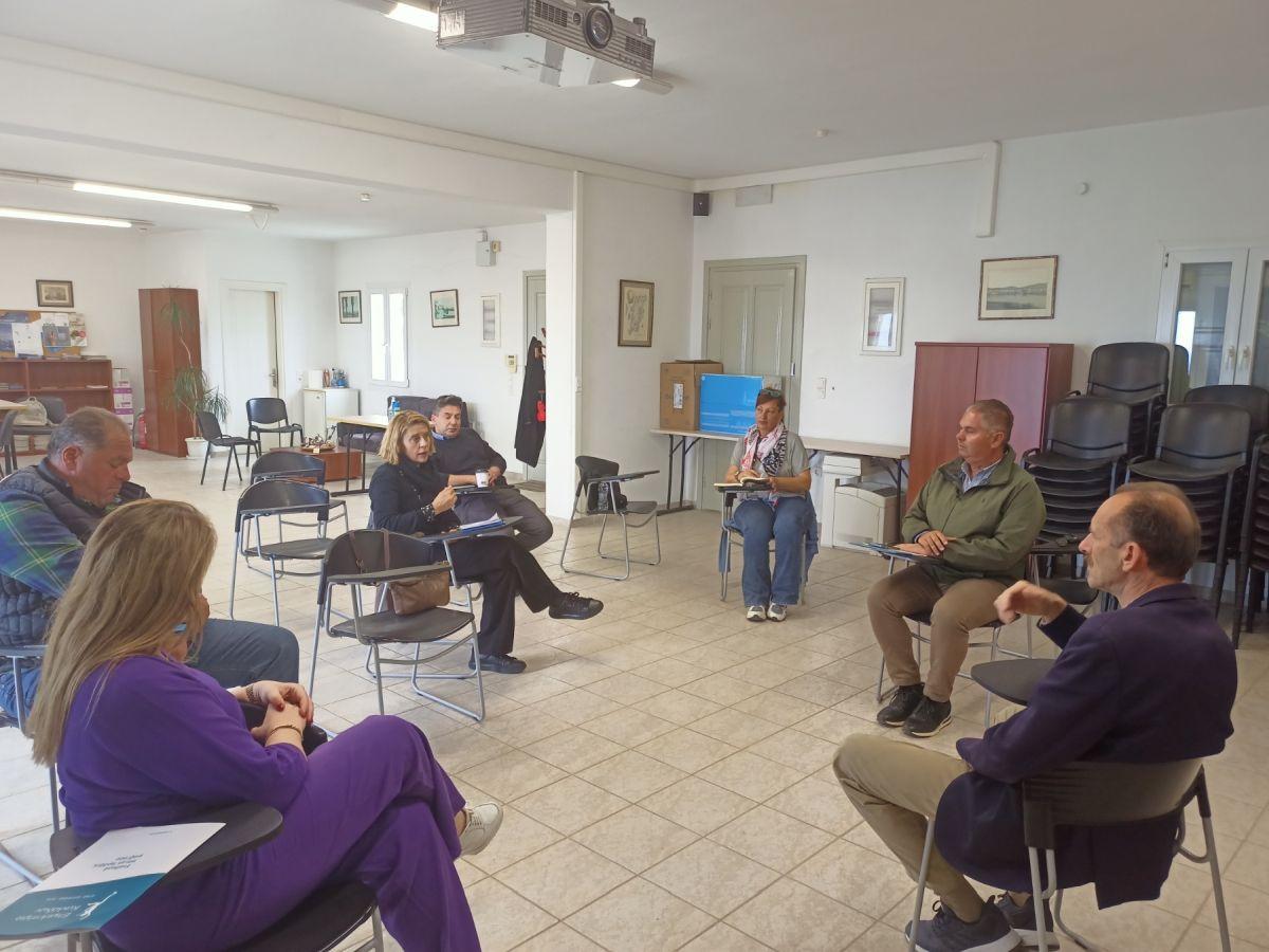 Συνάντηση του Επιμελητηρίου Κυκλάδων με Επιχειρηματίες-μέλη και Φορείς στη Μύκονο Συνάντηση του Επιμελητηρίου Κυκλάδων με Επιχειρηματίες-μέλη και Φορείς στη Μύκονο