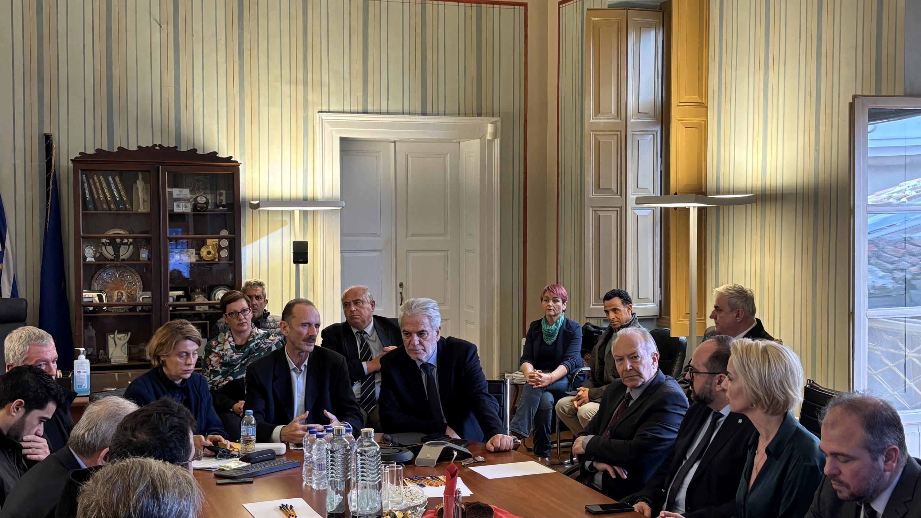Η πολιτική ηγεσία του Υπουργείου Ναυτιλίας και Νησιωτικής Πολιτικής στο Επιμελητήριο Κυκλάδων