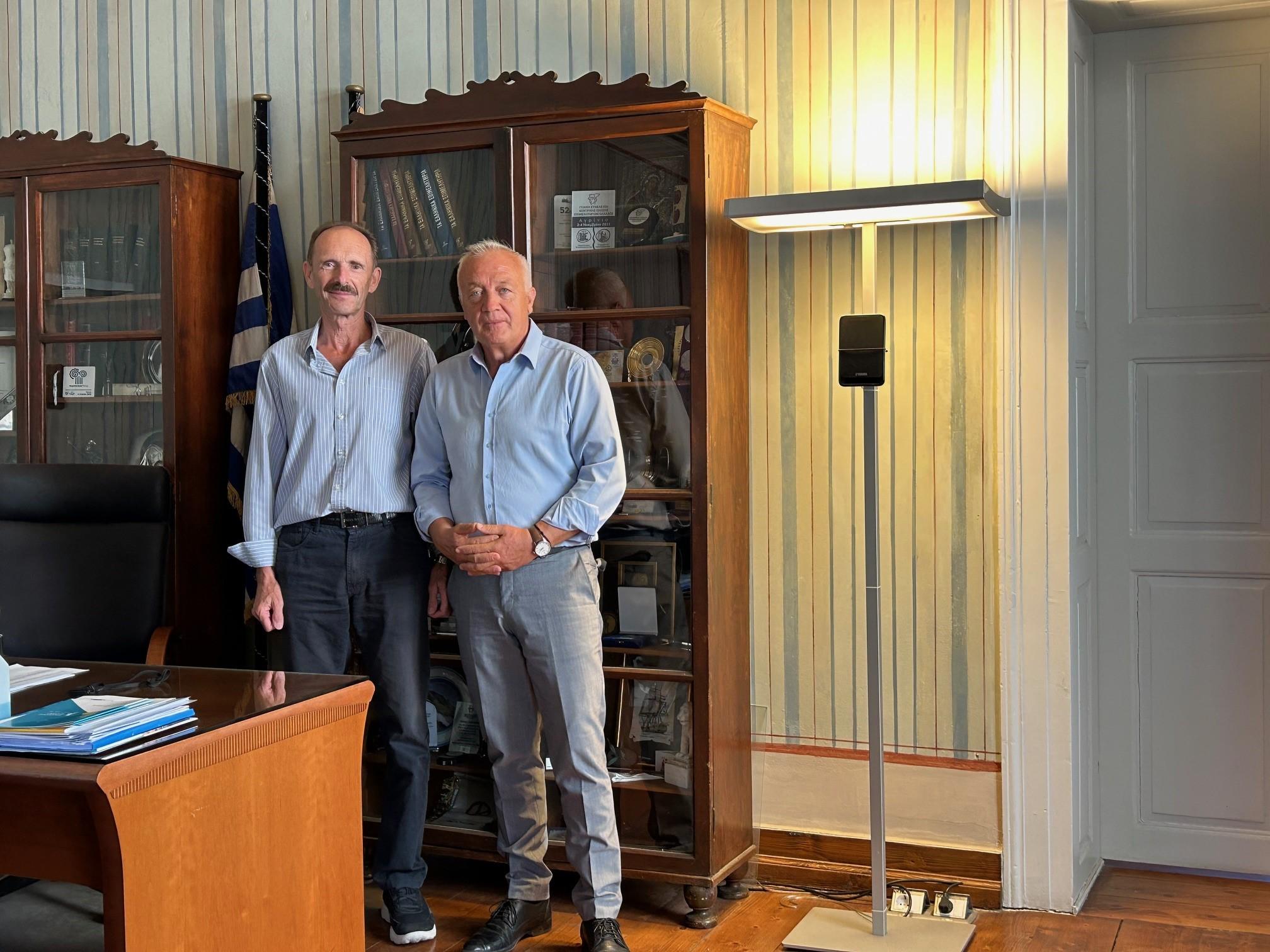 Συνάντηση εργασίας με τον βουλευτή Κυκλάδων, κ. Μάρκο Καφούρο Συνάντηση εργασίας με τον βουλευτή Κυκλάδων, κ. Μάρκο Καφούρο