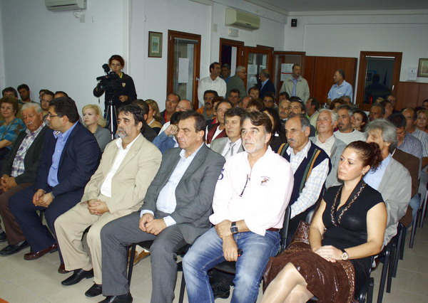 Άποψη από την αίθουσα egeniasantorini2_F10379.jpg