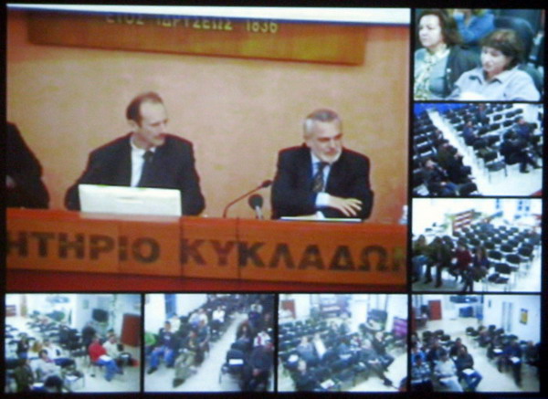 Η οθόνη του συστήματος τηλεδιάσκεψης - διακρίνονται και οι 8 χώροι των γραφείων του Επιμελητηρίου ekdilosi_e_agora4_F10196.jpg