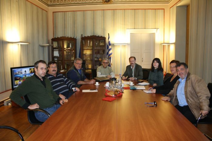 Επίσκεψη του υποψήφιου βουλευτή Κυκλάδων ΣΥΡΙΖΑ, κ. Δημήτρη Πολιτόπουλου στο Επιμελητήριο Κυκλάδων Επίσκεψη του υποψήφιου βουλευτή Κυκλάδων ΣΥΡΙΖΑ, κ. Δημήτρη Πολιτόπουλου στο Επιμελητήριο Κυκλάδων