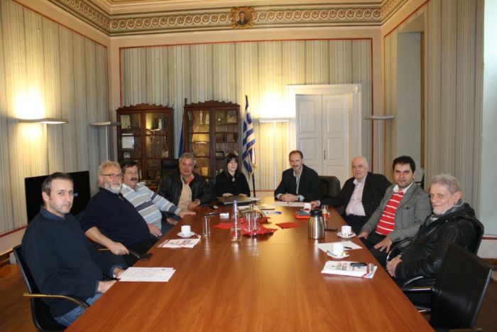 Στο Επιμελητήριο Κυκλάδων ο υποψήφιος βουλευτής Κυκλάδων ΣΥΡΙΖΑ, κ. Αντώνης Συρίγος Στο Επιμελητήριο Κυκλάδων ο υποψήφιος βουλευτής Κυκλάδων ΣΥΡΙΖΑ, κ. Αντώνης Συρίγος