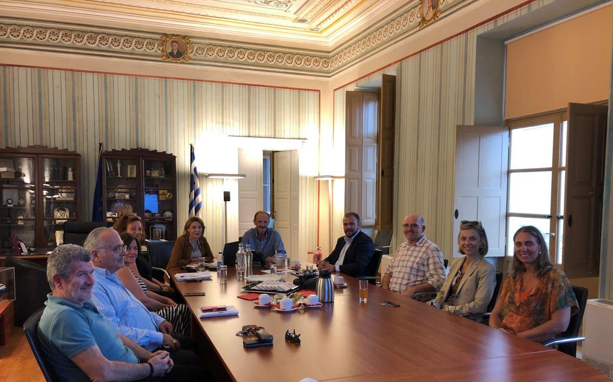 Επίσκεψη του βουλευτή της Ν.Δ. κ. Φίλιππου Φόρτωμα στο Επιμελητήριο Κυκλάδων Επίσκεψη του βουλευτή της Ν.Δ. κ. Φίλιππου Φόρτωμα στο Επιμελητήριο Κυκλάδων