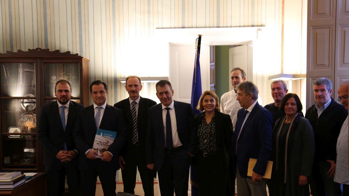 Το Επιμελητήριο Κυκλάδων επισκέφθηκαν ο Υπουργός Ανάπτυξης και Επενδύσεων κ. Άδωνις Γεωργιάδης και ο Υπουργός Εργασίας και Κοινωνικών Υποθέσεων κ. Ιωάννης Βρούτσης Το Επιμελητήριο Κυκλάδων επισκέφθηκαν ο Υπουργός Ανάπτυξης και Επενδύσεων κ. Άδωνις Γεωργιάδης και ο Υπουργός Εργασίας και Κοινωνικών Υποθέσεων κ. Ιωάννης Βρούτσης