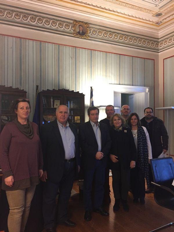 Επίσκεψη του δημάρχου Αθηναίων και μέλους του Πολιτικού Συμβουλίου του ΚΙΝΑΛ κ. Γιώργου Καμίνη στο Επιμελητήριο Κυκλάδων