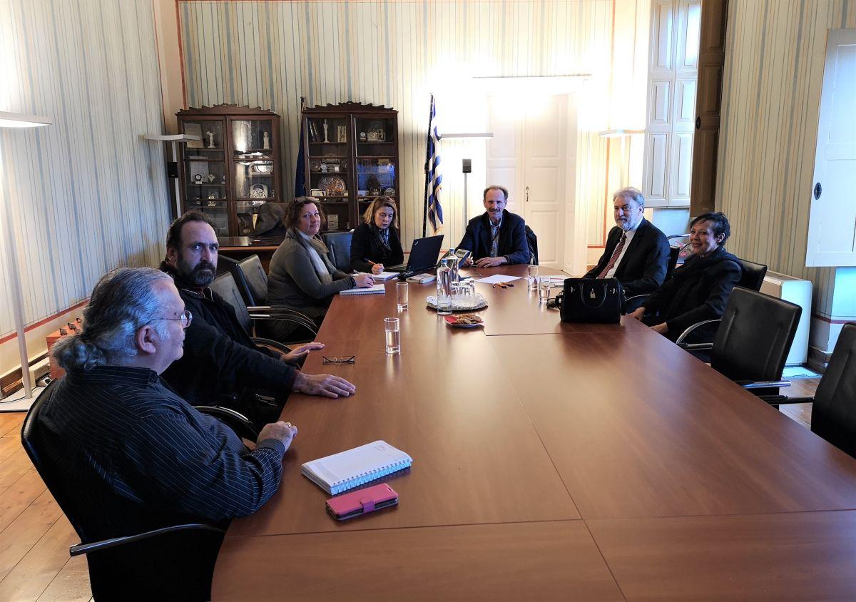 Ενημερωτική συνάντηση με τον Ευρωβουλευτή κ. Νότη Μαριά στο Επιμελητήριο Κυκλάδων Ενημερωτική συνάντηση με τον Ευρωβουλευτή κ. Νότη Μαριά στο Επιμελητήριο Κυκλάδων