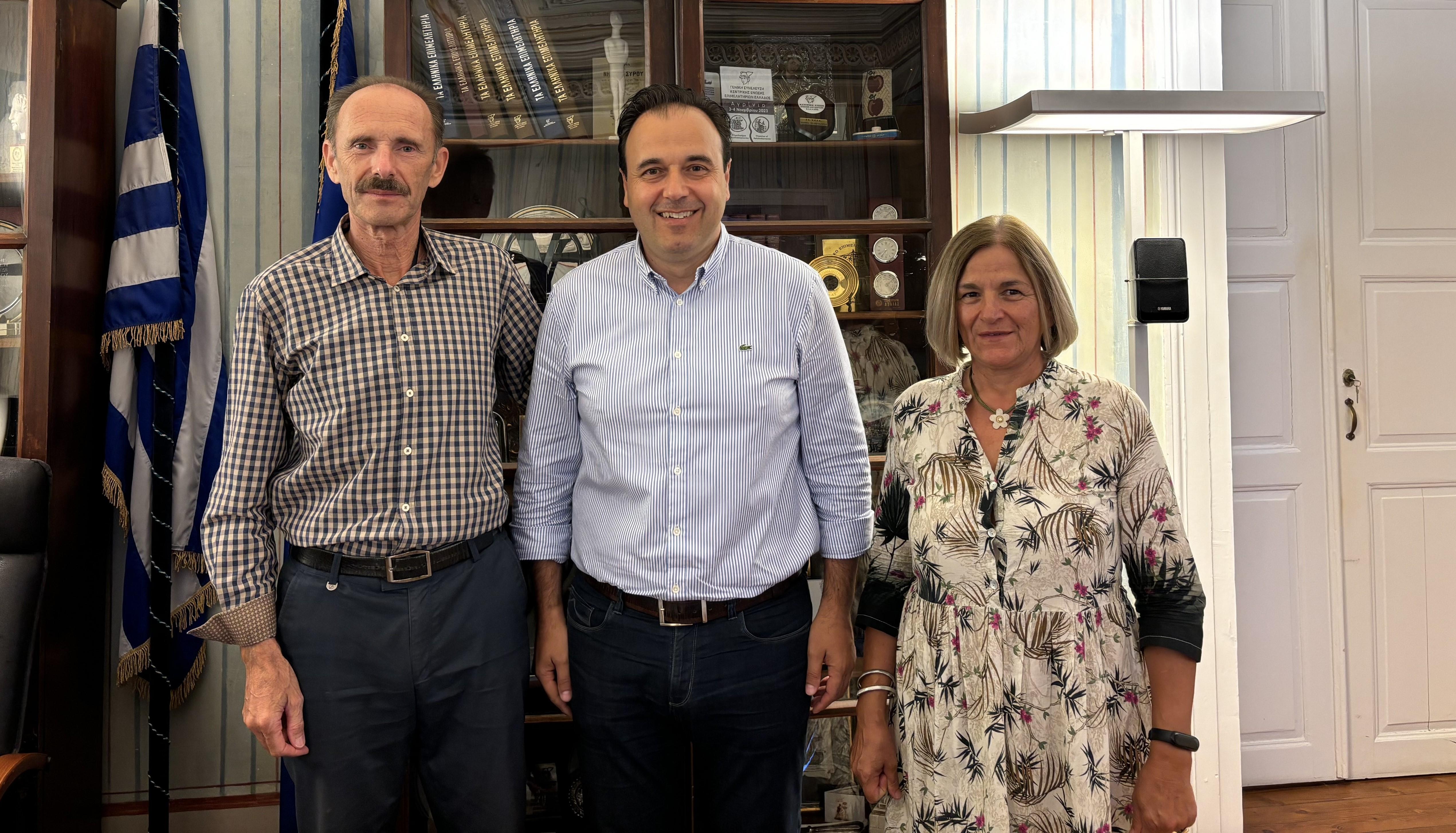 Επίσκεψη του Υπουργού Ψηφιακής Διακυβέρνησης κ. Δημήτρη Παπαστεργίου στο Επιμελητήριο Κυκλάδων Επίσκεψη του Υπουργού Ψηφιακής Διακυβέρνησης κ. Δημήτρη Παπαστεργίου στο Επιμελητήριο Κυκλάδων