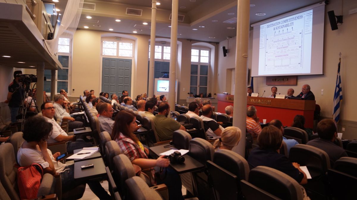 Συνάντηση με θέμα «Το μέλλον της Σύρου: συνεργασία και συντονισμός δράσεων με σκοπό την αύξηση της κερδοφορίας και τη βιωσιμότητα των επιχειρήσεων» Συνάντηση με θέμα «Το μέλλον της Σύρου: συνεργασία και συντονισμός δράσεων με σκοπό την αύξηση της κερδοφορίας και τη βιωσιμότητα των επιχειρήσεων»