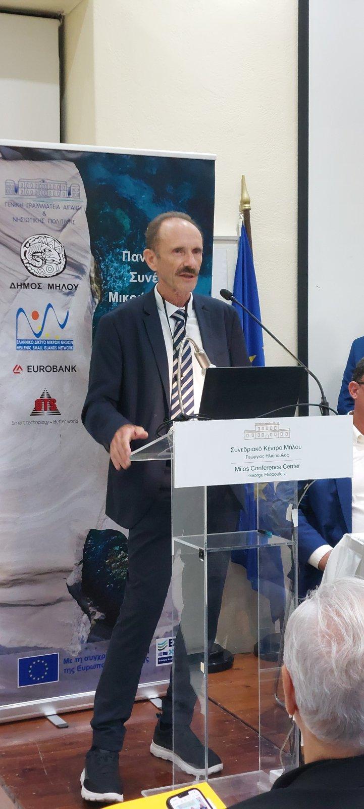 Ομιλία του Προέδρου του Επιμελητηρίου Κυκλάδων στο 15ο Πανελλήνιο Συνέδριο Μικρών Νησιών στη Μήλο. Ομιλία του Προέδρου του Επιμελητηρίου Κυκλάδων στο 15ο Πανελλήνιο Συνέδριο Μικρών Νησιών στη Μήλο.