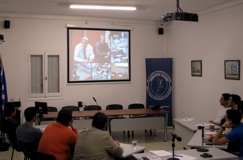 Στιγμιότυπο από το γραφείο στη Μήλο