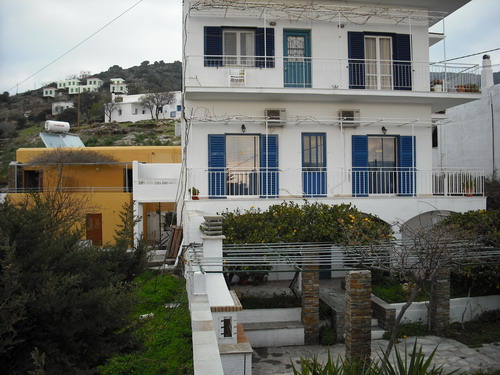 OUTSIDE2_F18615.jpg