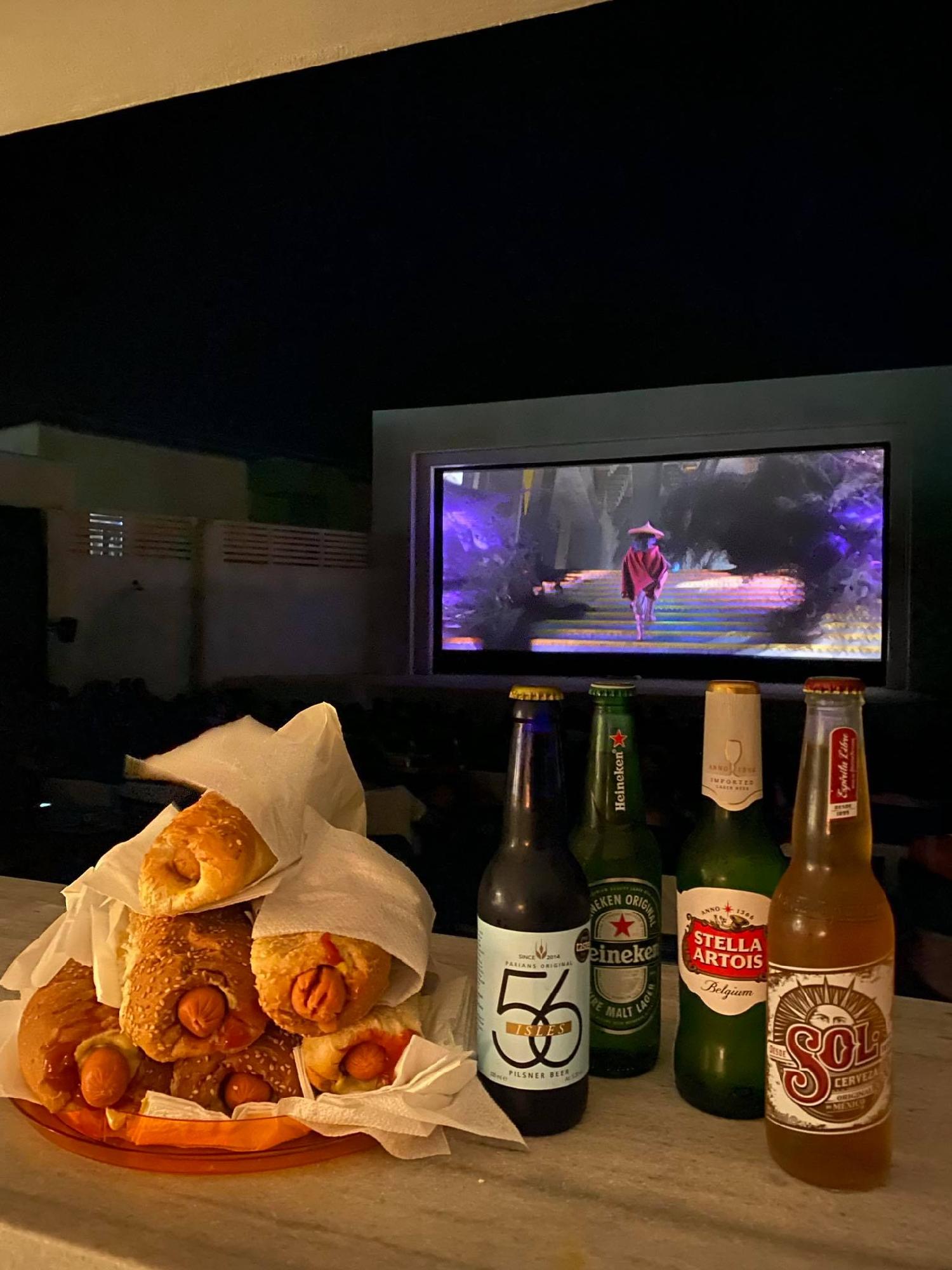movienighthotdog_F-347841601.jpg