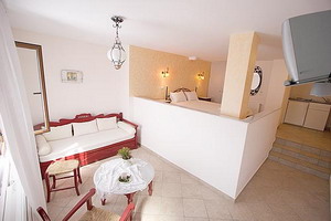 room5_F9414.jpg