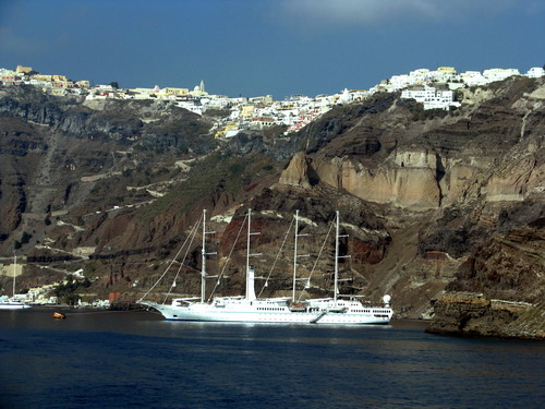 FIRA TOWN