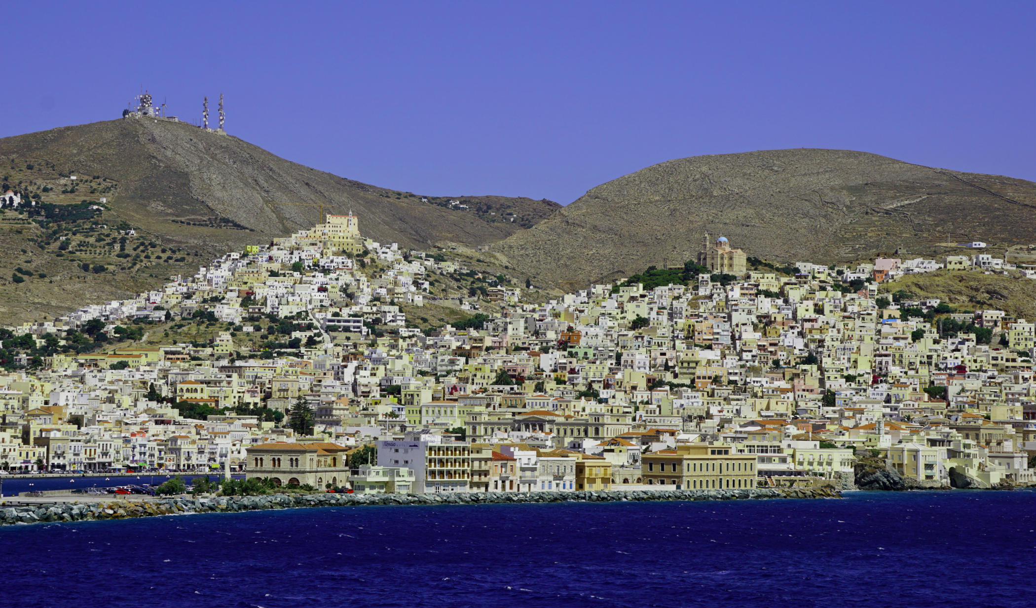 syros_hermoupolis_port_F-116726702.jpg