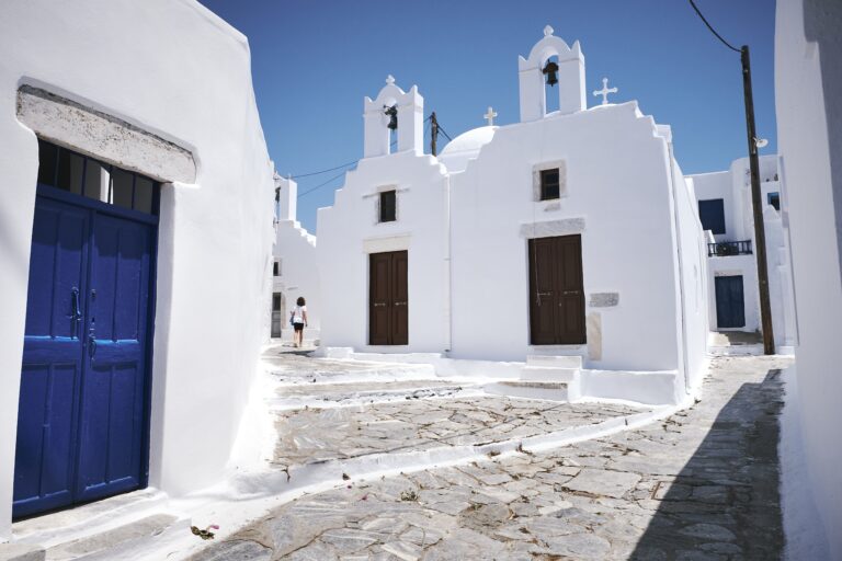 Τα Χριστούγεννα στις Κυκλάδες 1 beautiful shot street chora amorgos island greece (1)