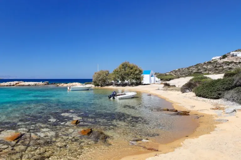 Άγιος Γεώργιος & το νησάκι Δεσποτικό 2 agios georgios antiparos (1)