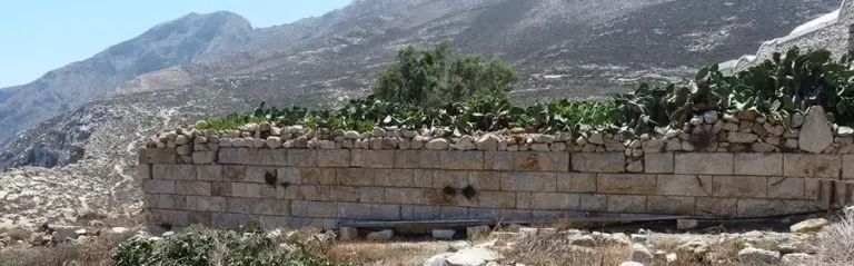 Αρχαία Ανάφη (ερείπια του ναού του Απόλλωνα Αιγλήτη) 5 anafi axiotheata iero apollona