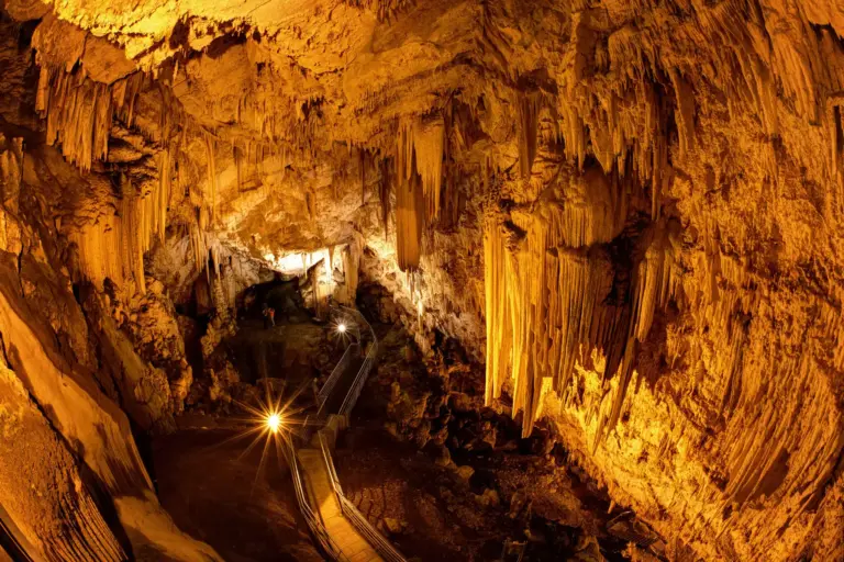 Σπήλαιο της Αντιπάρου 7 antiparos cave 2048x1365