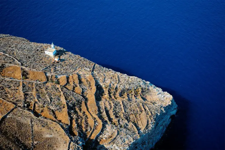 faros aspropountas folegandros