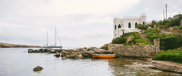 iamatikes piges kythnos