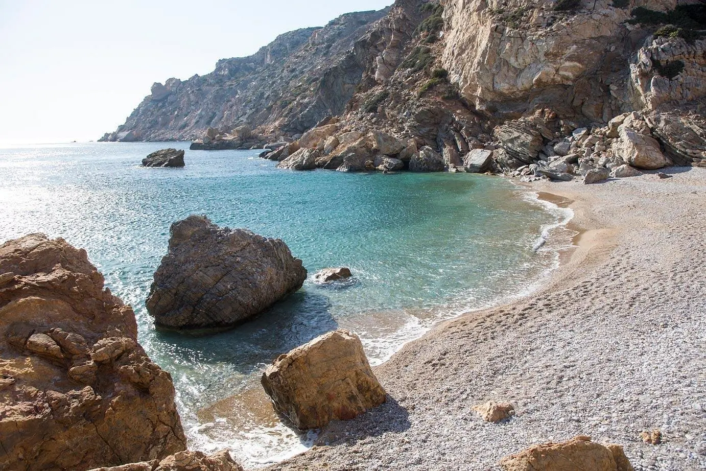 karvounolakos beach irakleia