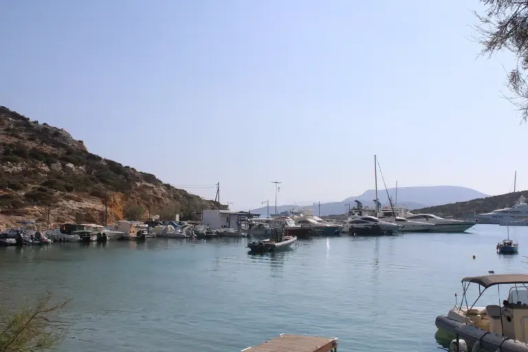 Ημερήσια εκδρομή με καΐκι 8 schoinousa port small cyclades greece