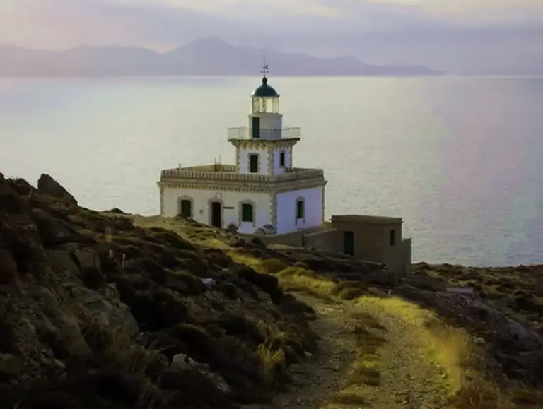 serifos faros F8377