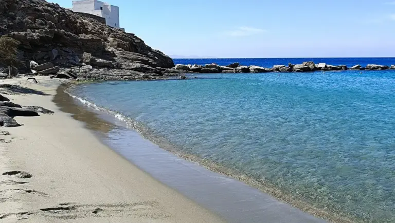 ysternion tinos